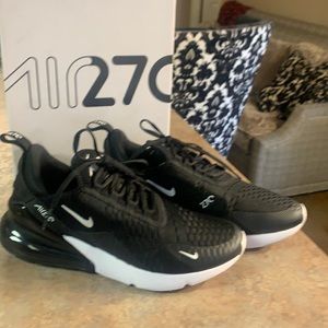 Nike Women’s Size 8.5 Air Max 270